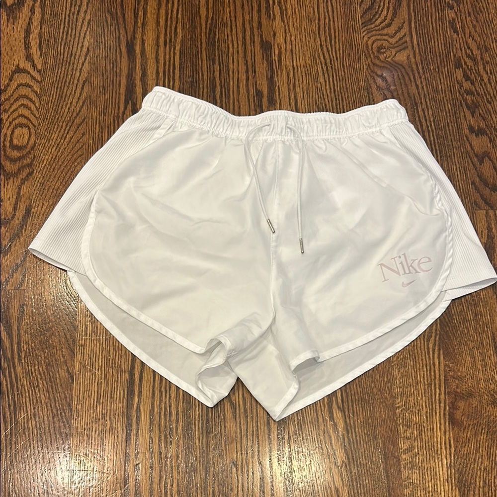 Nike Women’s White Athletic Shorts Size Small